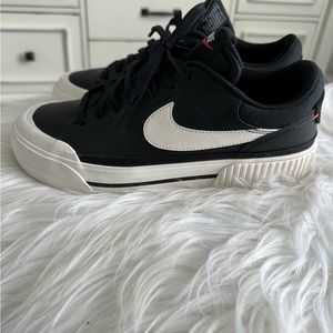 Nikes women sneakers